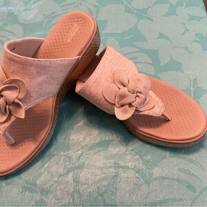 Women’s Floral-Accent Tan  Thong Wedge Sandals gently worn sz 7